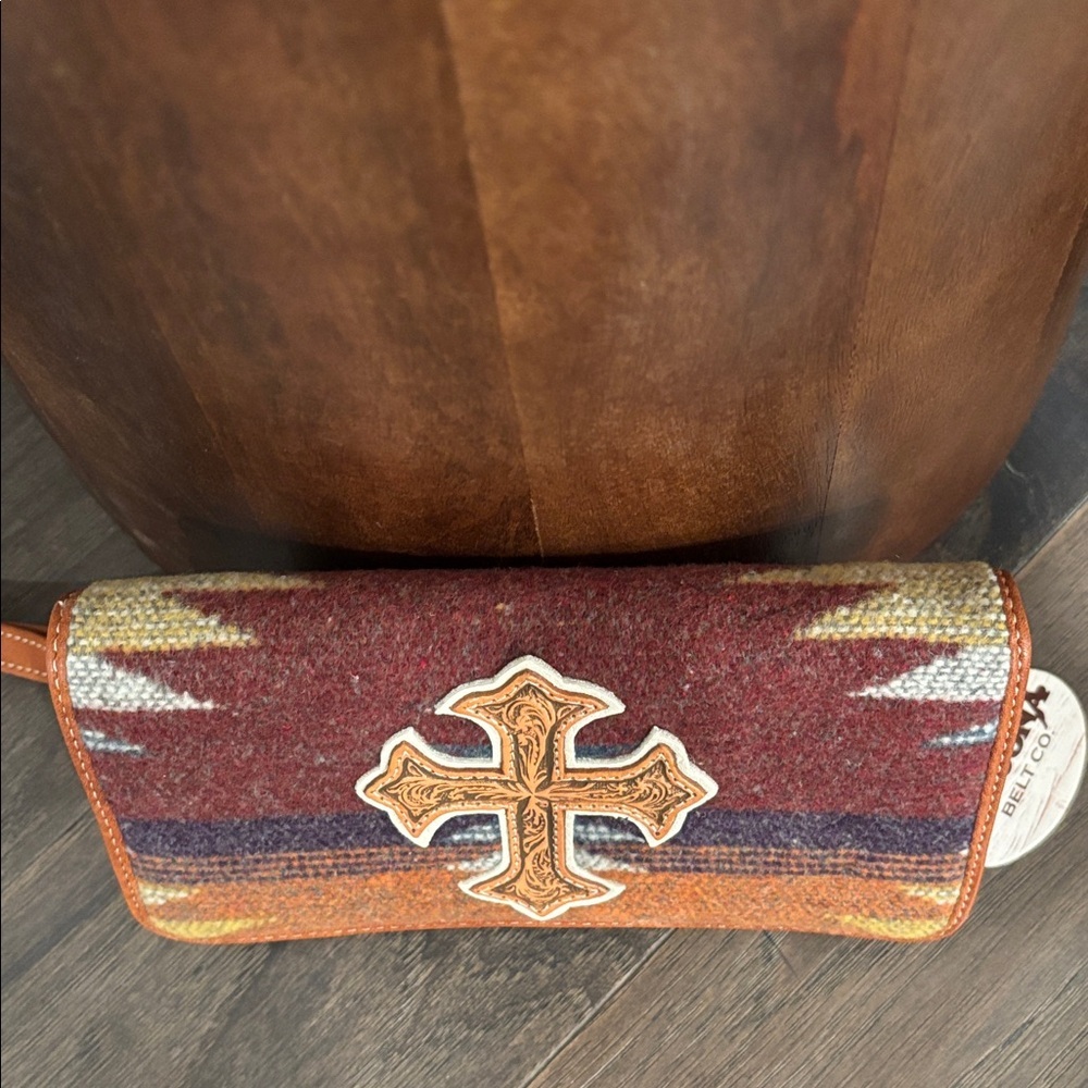 Nocona Embossed Leather Cross Birdie Style Wristlet Southwest Print tri-fold - Picture 3 of 16